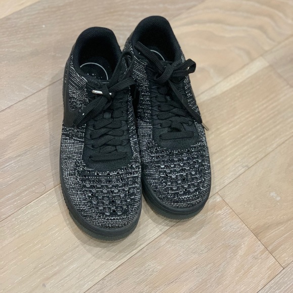 Nike sneakers - Picture 2 of 3